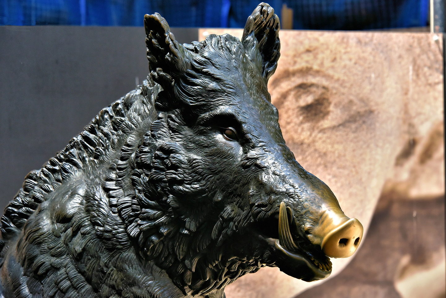 Australia-Sydney-Il-Porcellino-Statue-Replica-1440×961 a close up of a dinosaur